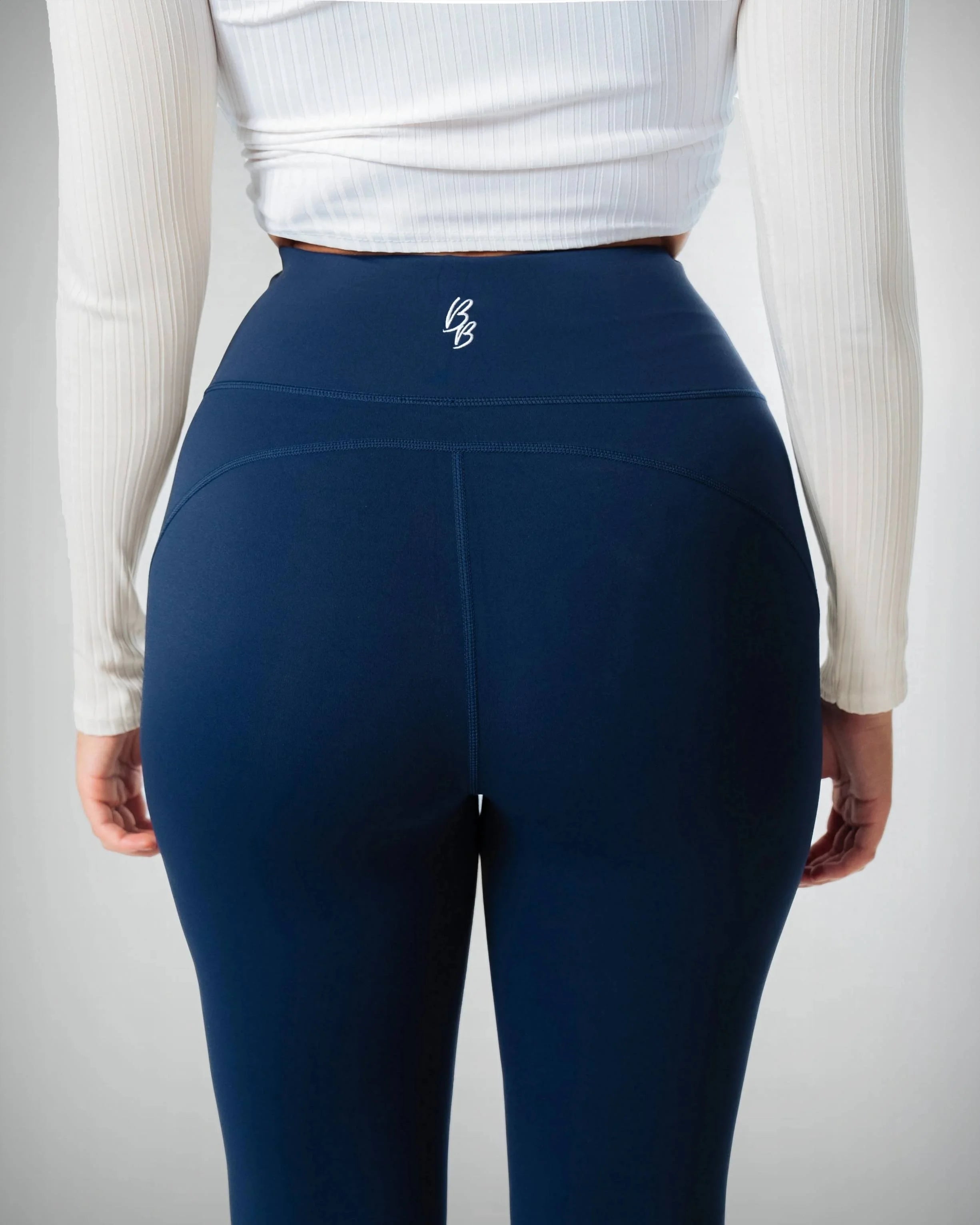 #color_navy#bildinfo4