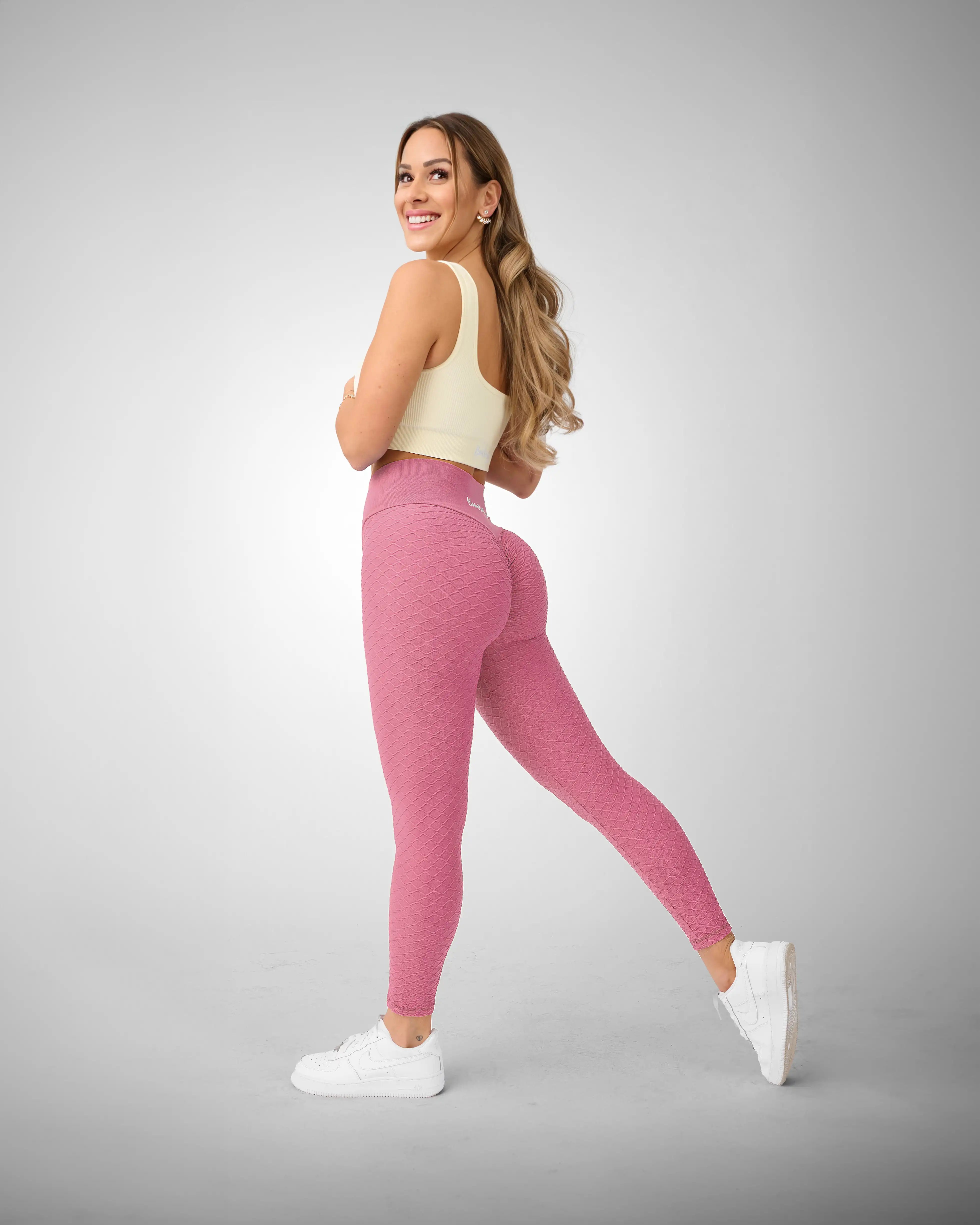#color_pink#bildinfo3